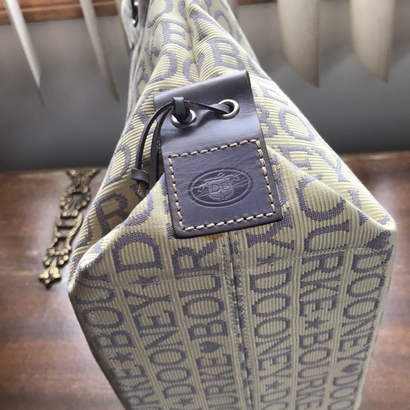Beautiful Dooney & Bourke Bag - Picture 2 of 8